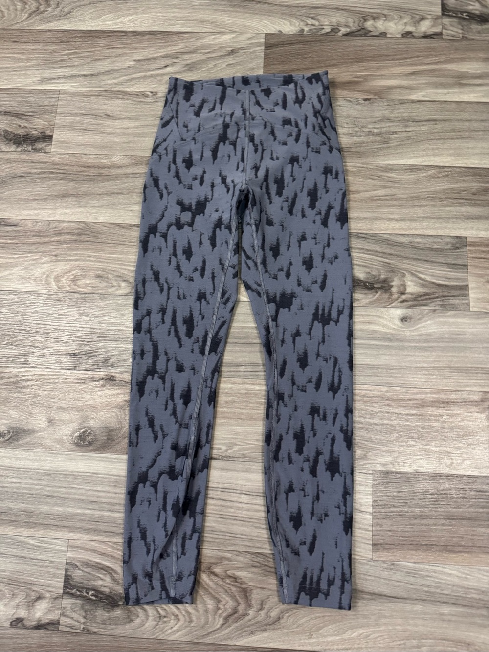 Lululemon InStill High-Rise Tight 25" in ThreeD Camo Grey Black Size 4